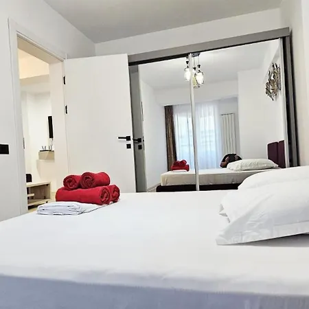 Infinity Pool & - Luxury Private Parking Năvodari