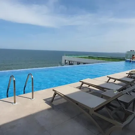 Infinity Pool & - Luxury Private Parking * Năvodari