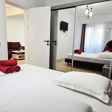 Infinity Pool & - Luxury Private Parking Năvodari