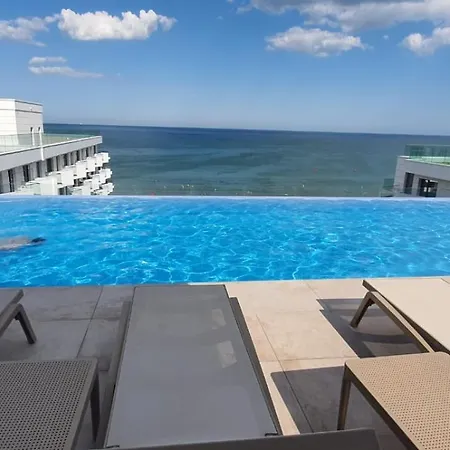 Apartamento Infinity Pool & - Luxury Private Parking Năvodari