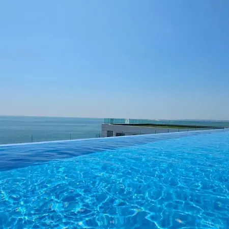 Apartamento Infinity Pool & - Luxury Private Parking Năvodari