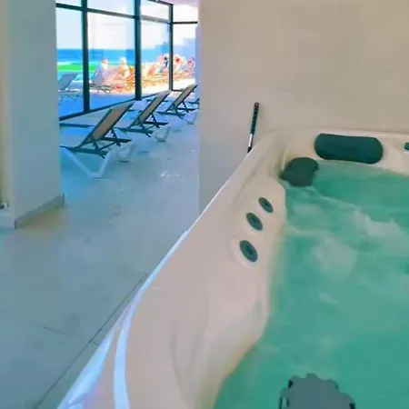 Infinity Pool & - Luxury Private Parking Năvodari