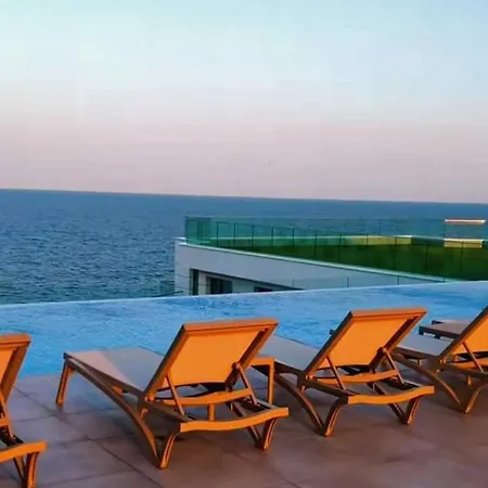 Infinity Pool & - Luxury Private Parking Apartamento